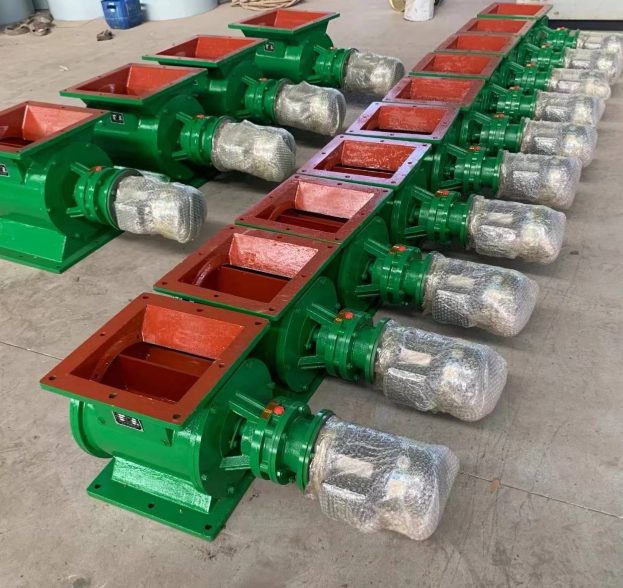 星型卸料器内部结构示意图，标注了转子、壳体、轴承、密封件和驱动装置